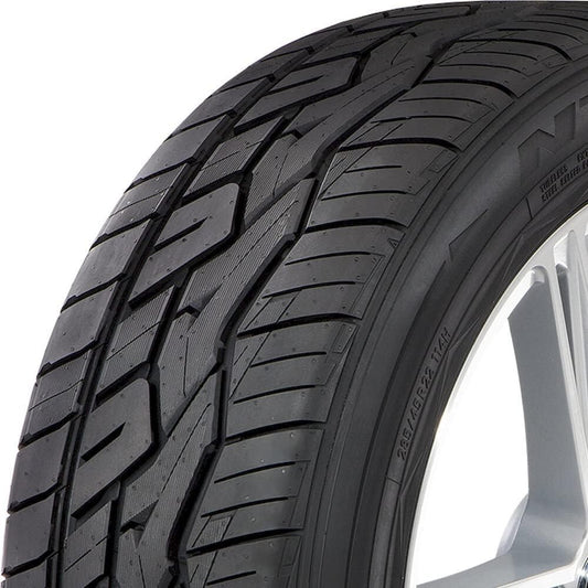 Year-Round Luxury 305/40R22 Tire - Quiet Ride with Excellent Cornering Grip
