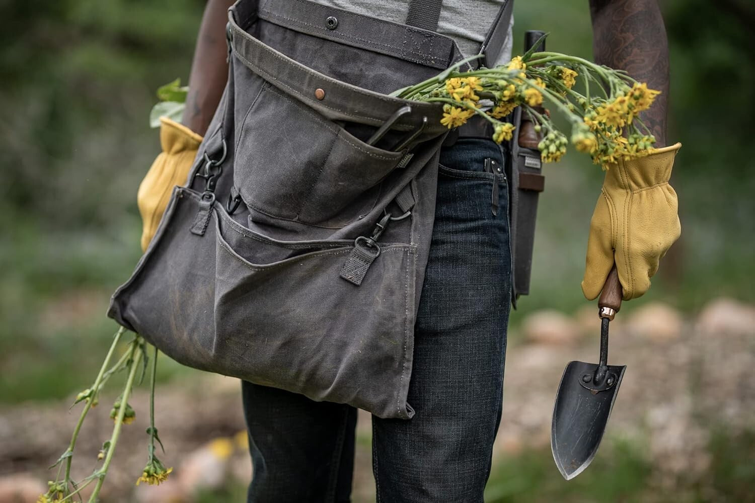 Water-Resistant Harvesting Tote - Spacious Multi-Purpose Garden Tool Bag