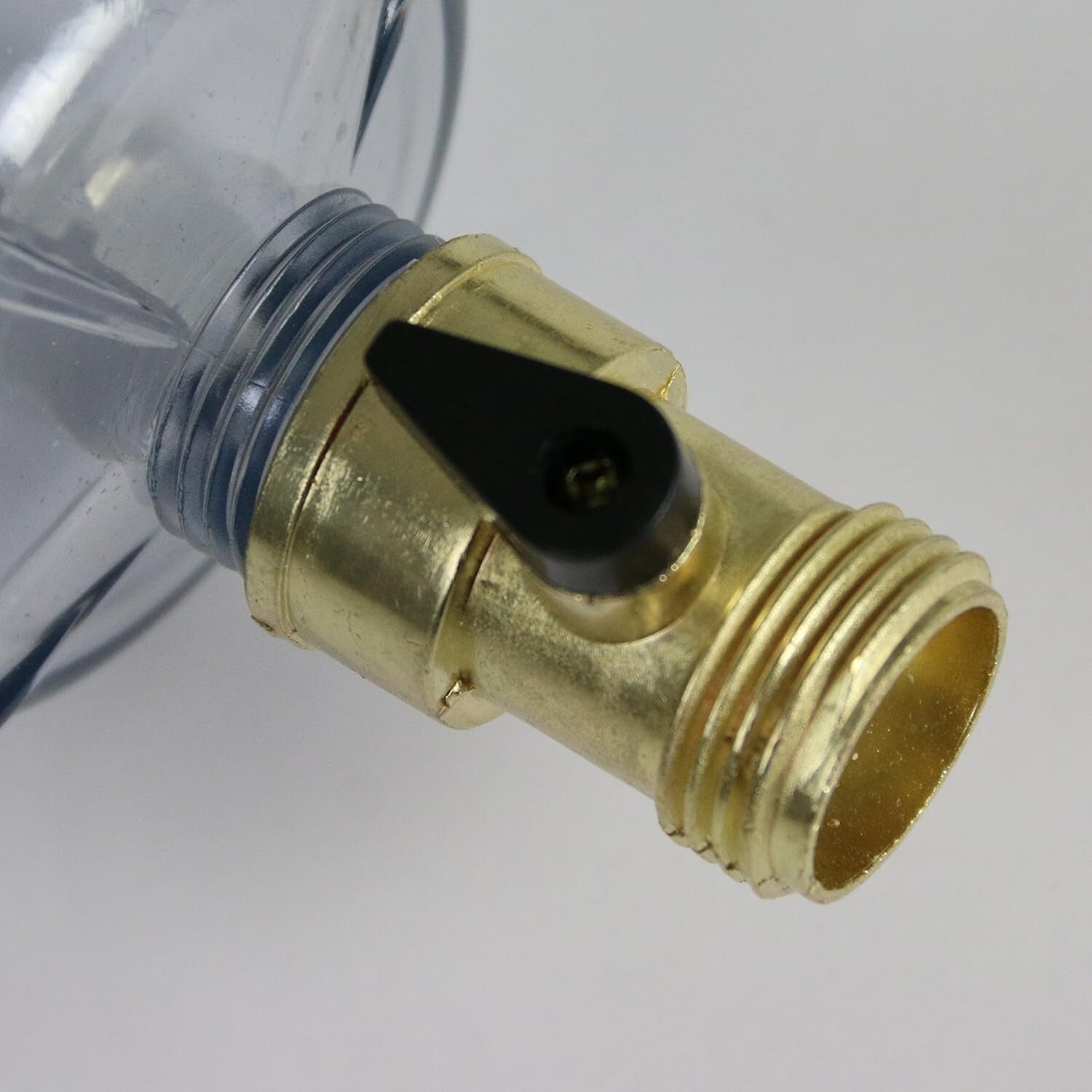 Chapin HydroFeed 32 oz Injector with Debris-Free Mixing for Lush Green Gardens