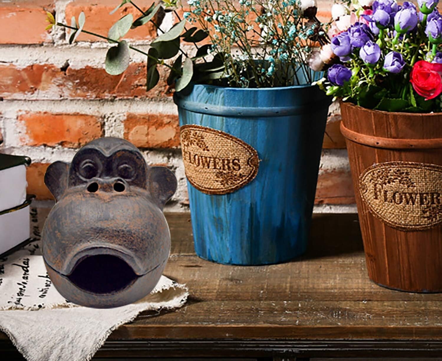 Durable Retro Cigar Ashtray Shaped like a Monkey - Perfect for Collectors