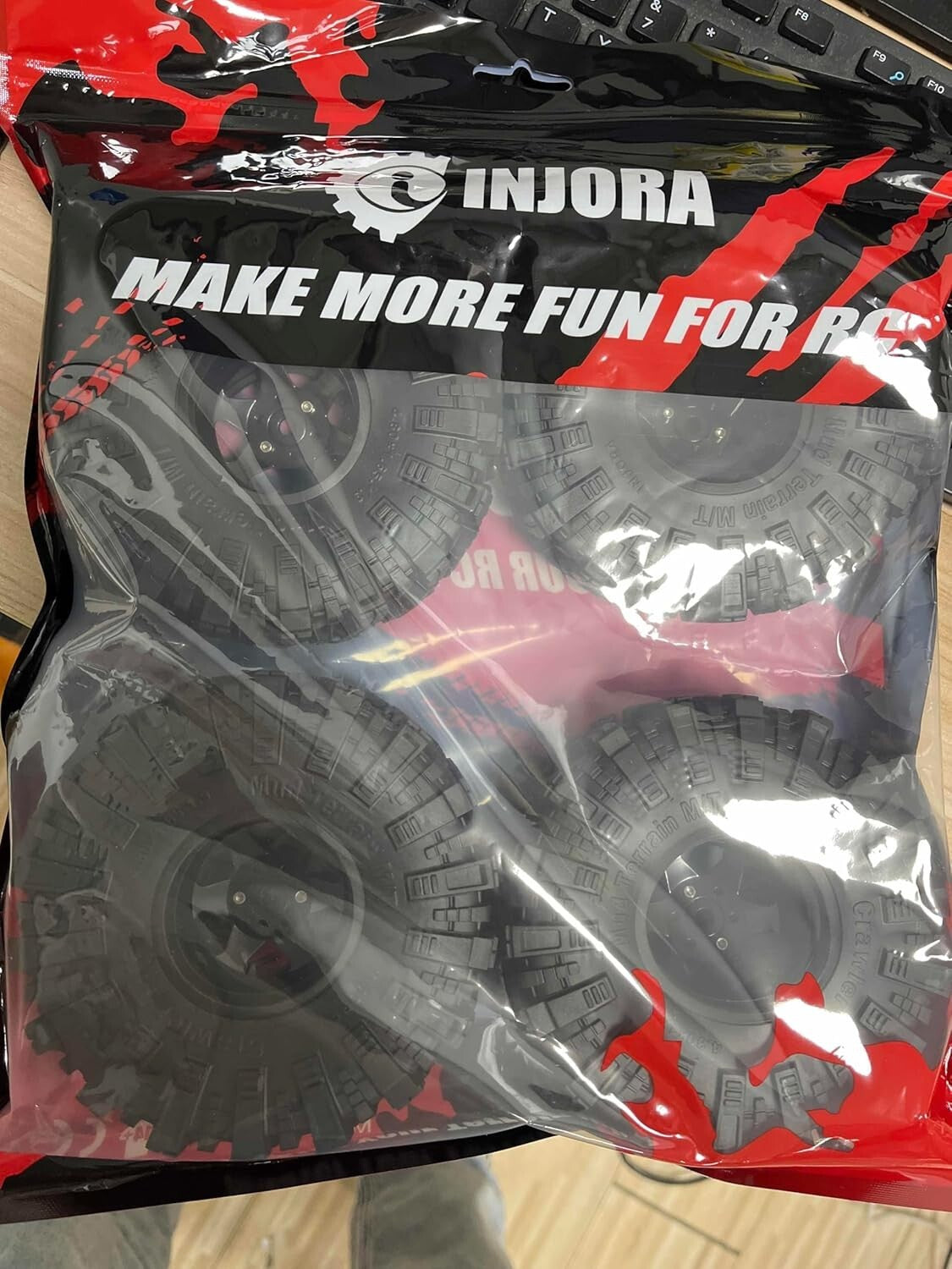 High-Performance 1.9" Mud Tires & Beadlock Rims for Ultimate RC Crawler Control