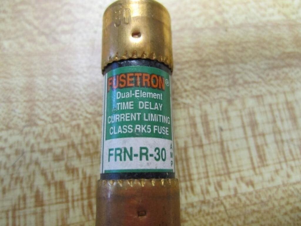 Surface Mount 30A Dual Element Fuse - 250V Safety Solution for Professionals