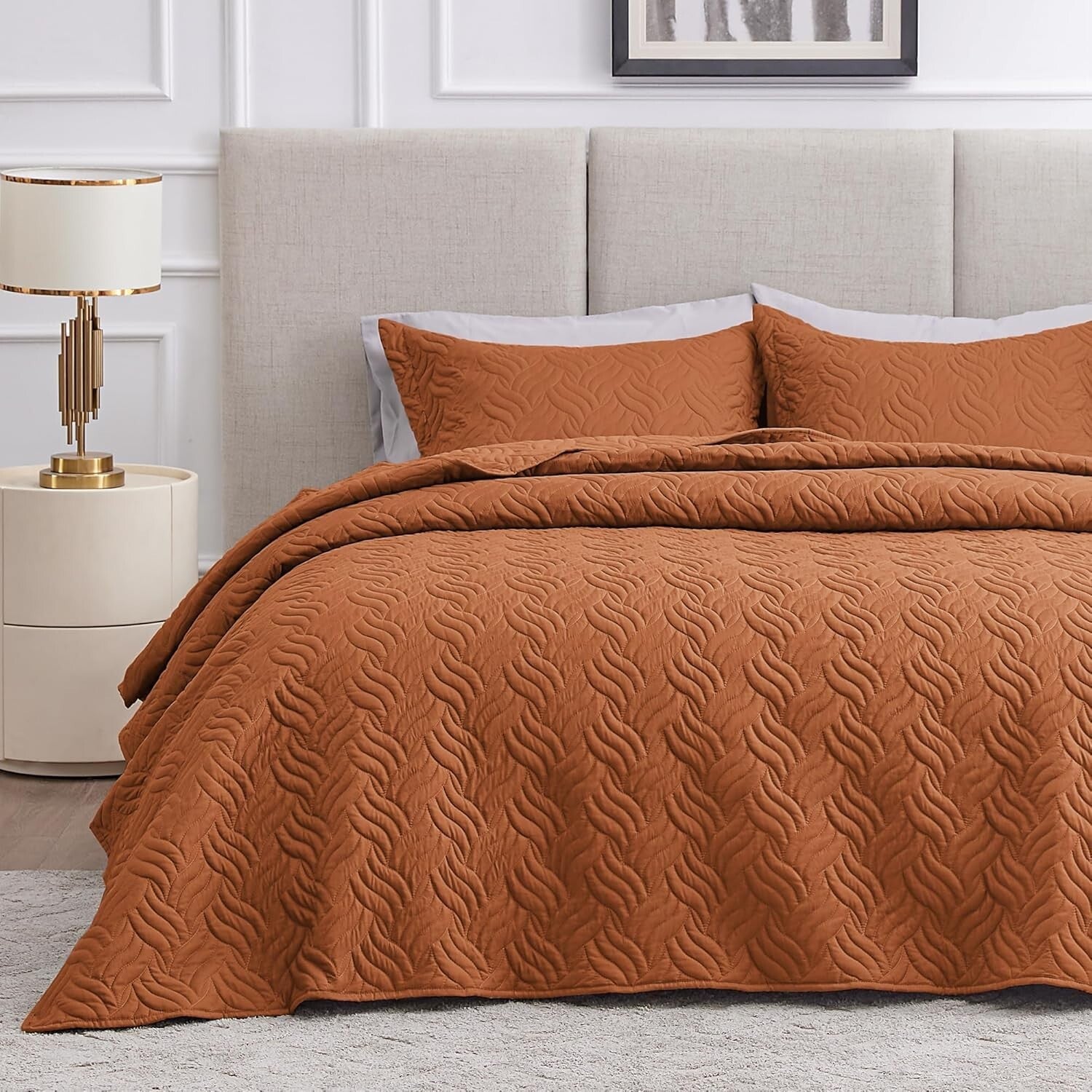 Durable Wave Pattern King Quilt and Pillow Shams - Perfect for Year-Round Use