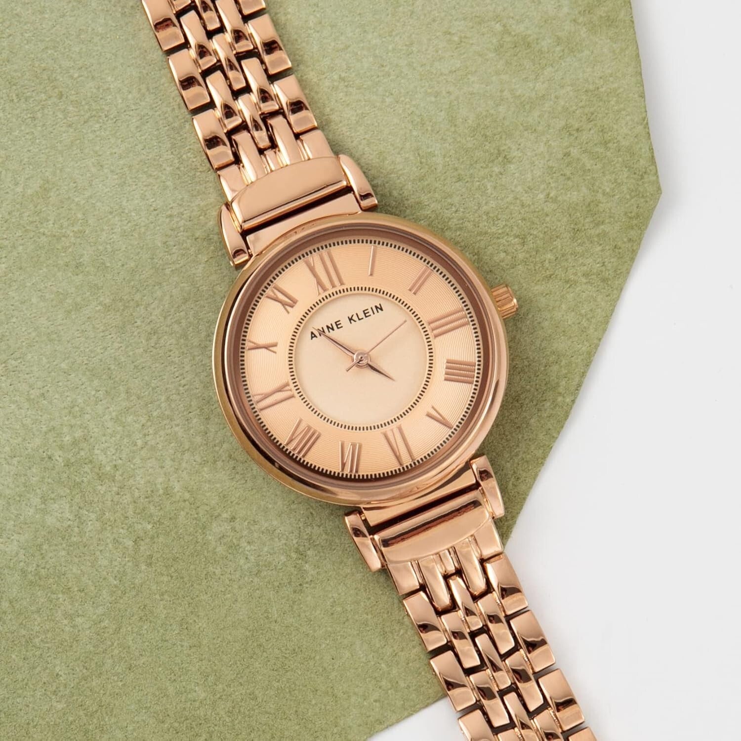 Chic Rose Gold Bracelet Watch with Lightweight Design for Everyday Elegance