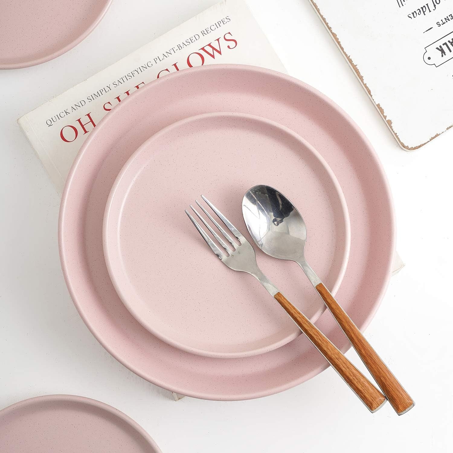 Chic 16-Piece Pink Stoneware Dinnerware Service for 4 - Perfect for Any Occasion