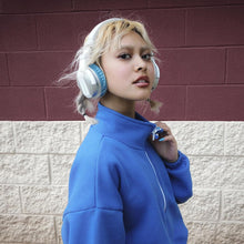 Load image into Gallery viewer, Lightweight Closed-Back DJ Headphones with Noise Isolation - Black Style