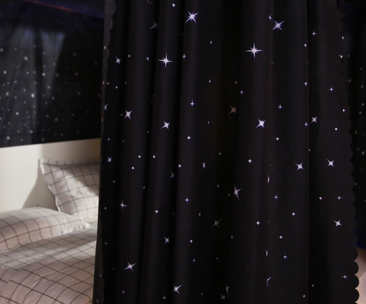 Elegant Galaxy-Themed Bed Curtain Canopy for Queen Size - Waterproof Design