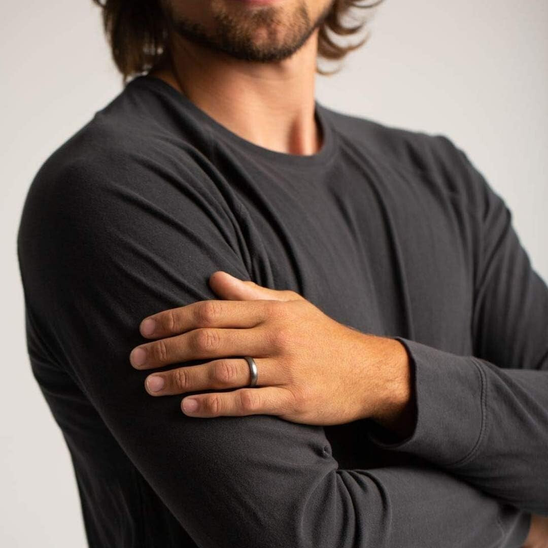 Elegant Unisex Silicone Wedding Ring - Stackable, 4.3mm Width, Breathable Design