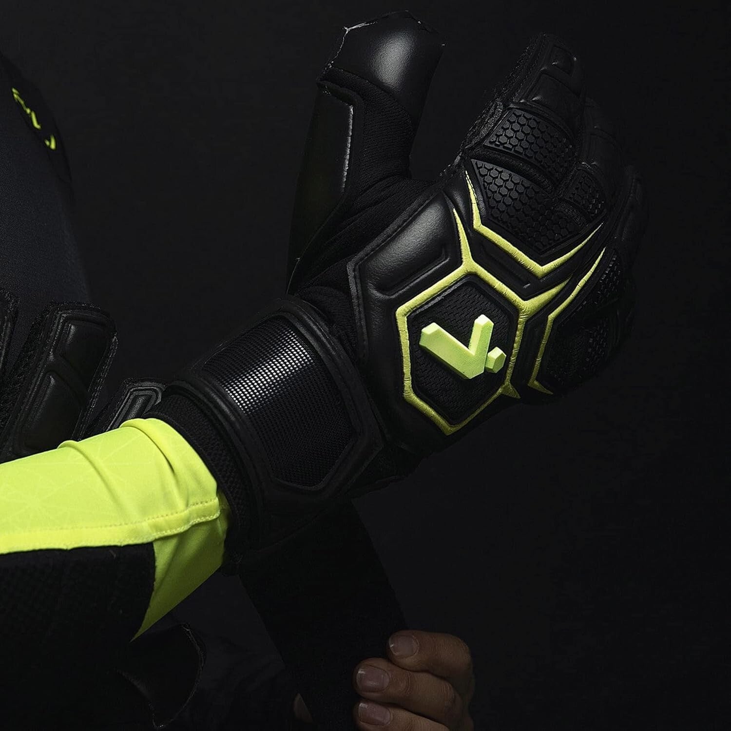 Flexible Professional Goalie Gloves with Superior Grip for Soccer Protection