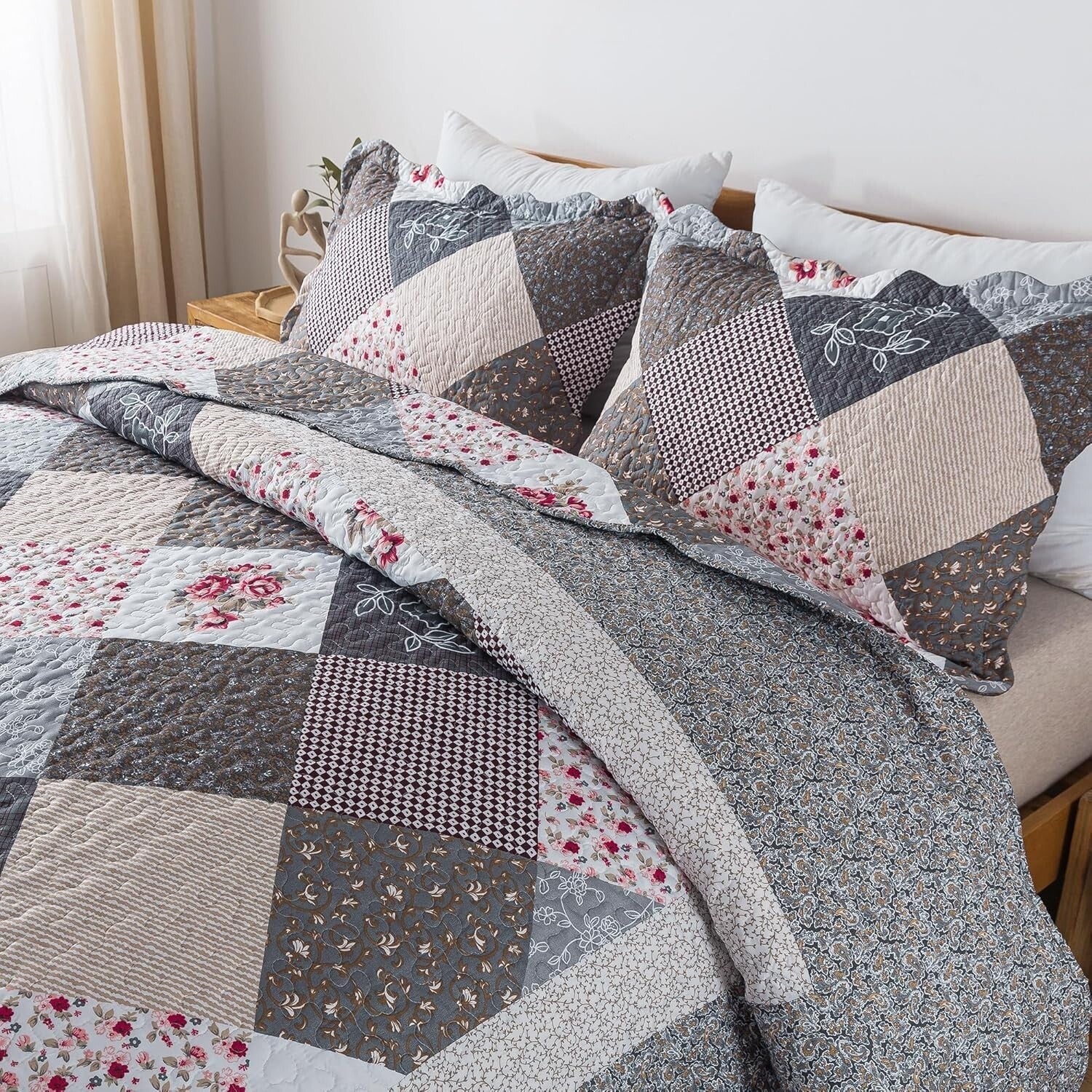 All-Season Grey King Quilt Set - Lightweight Floral Bedspread with Pillow Cases