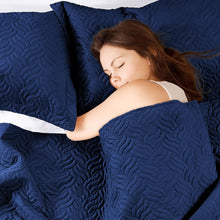 Load image into Gallery viewer, 3-Piece King Size Wave Pattern Quilt Set - Soft &amp; Durable Bedspread for Families