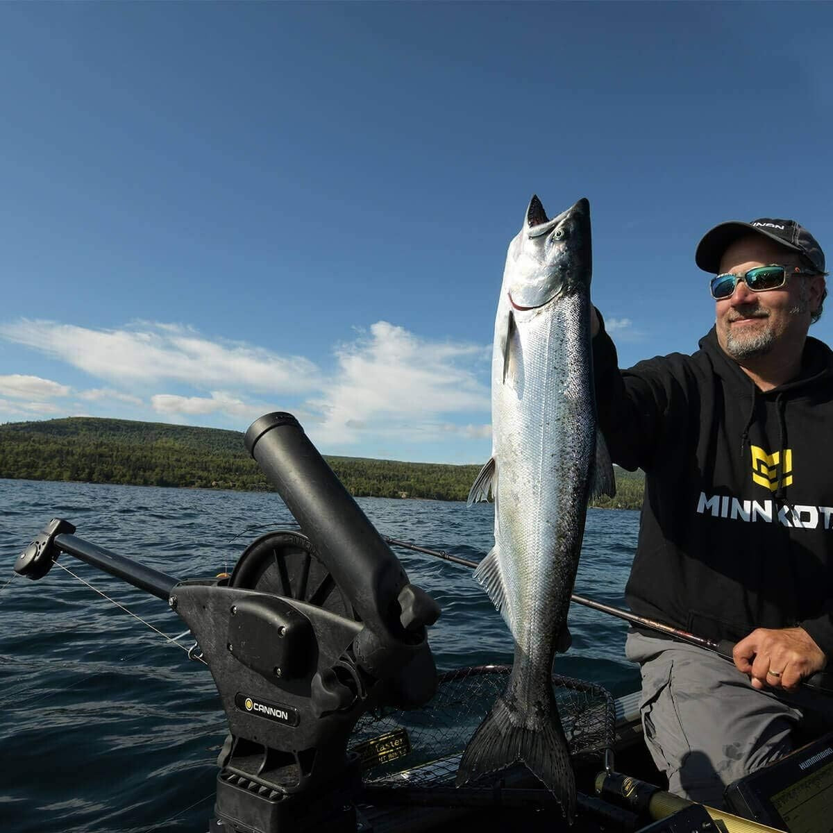 Durable Manual Downriggers with Ergonomic Handle | Perfect for Fishing Ventures