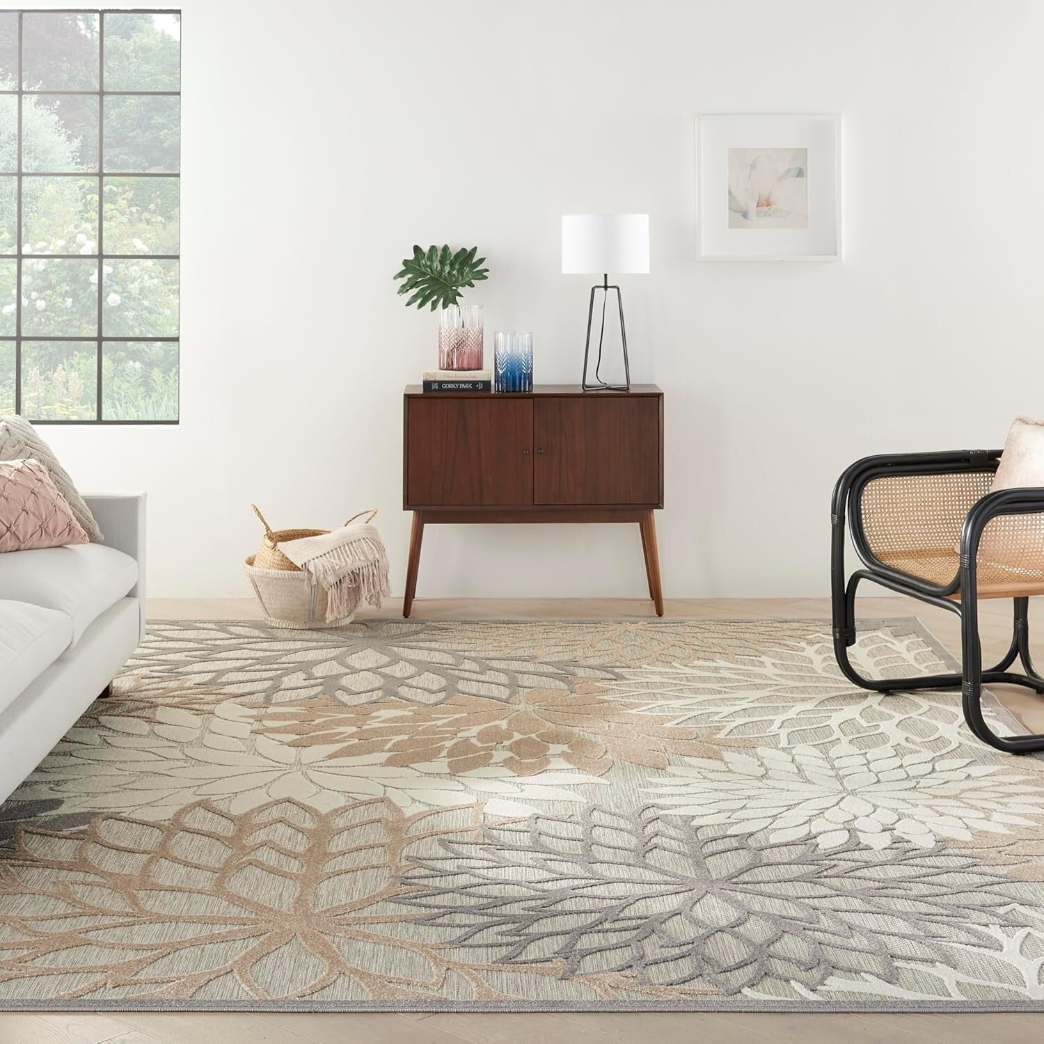 9' x 12' Stain Resistant Polypropylene Rug—Floral Pattern for Living and Patio