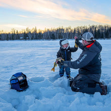 Load image into Gallery viewer, All-Season HOOK2 4x Fish Finder: Lightweight with Durable SolarMAX Screen