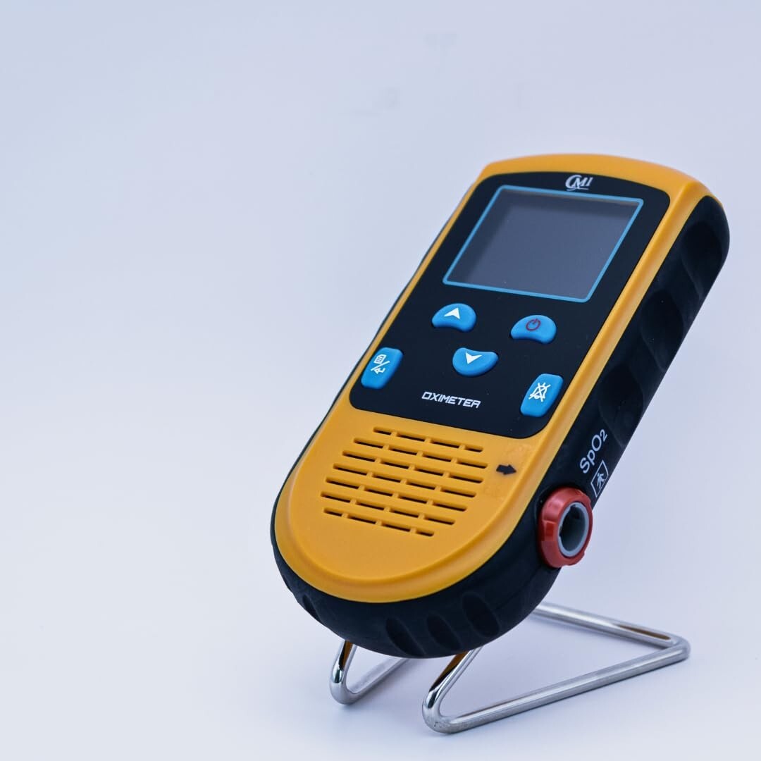 Battery Operated Pulse Oximeter for Infants & Adults - Adjustable Alarm & Case