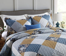 Load image into Gallery viewer, Elegant King Quilt Set - Reversible Floral Patchwork for Stylish Farmhouse Decor