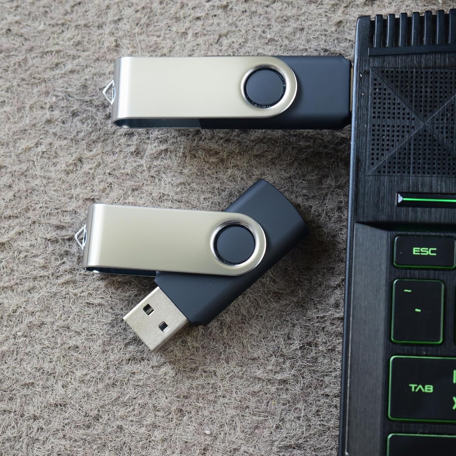 Efficient 32GB USB Flash Drives - 100 Pack with High Speed Data Transfer