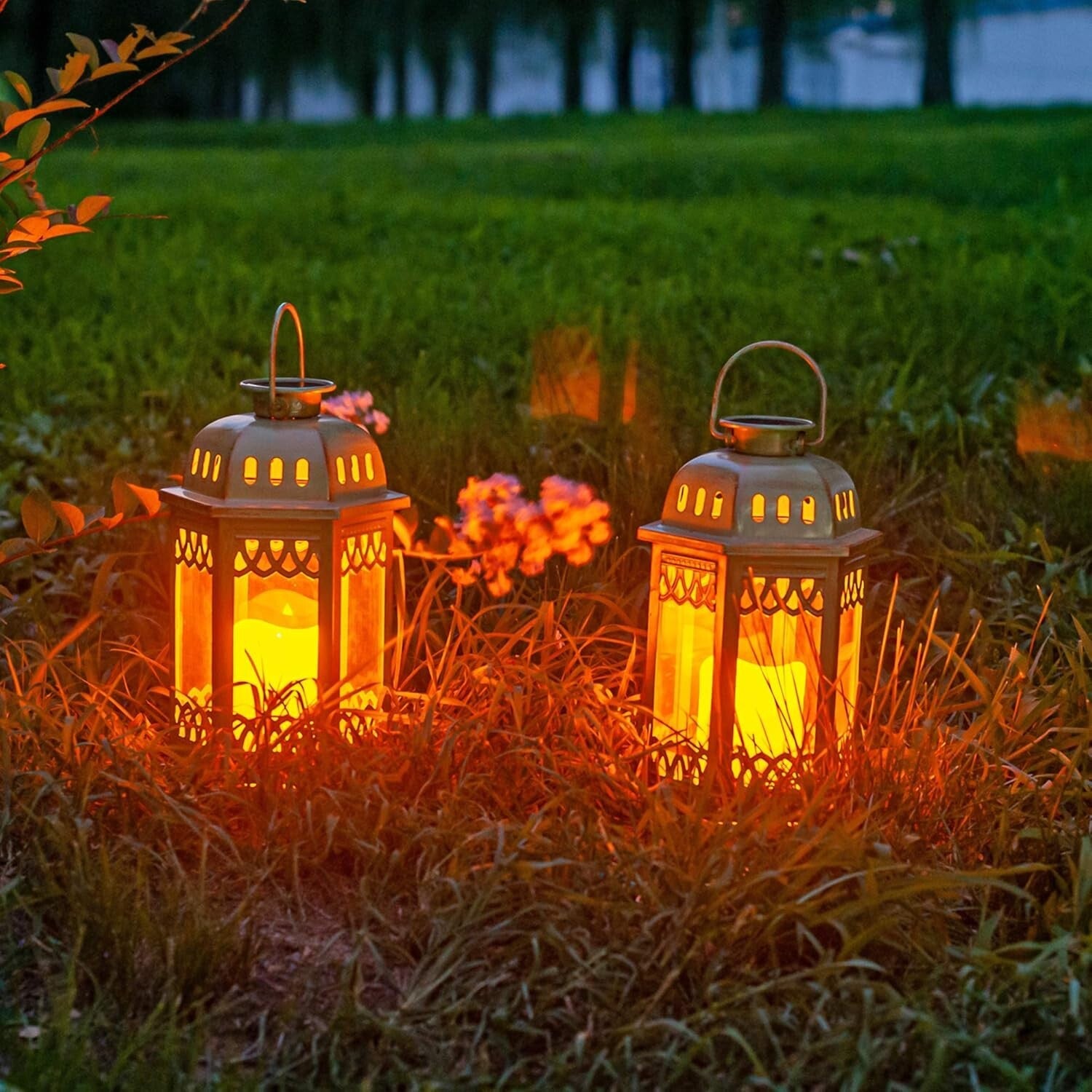 Elegant Antique Solar Lanterns 2-Pack with Flickering Candle LED - Waterproof