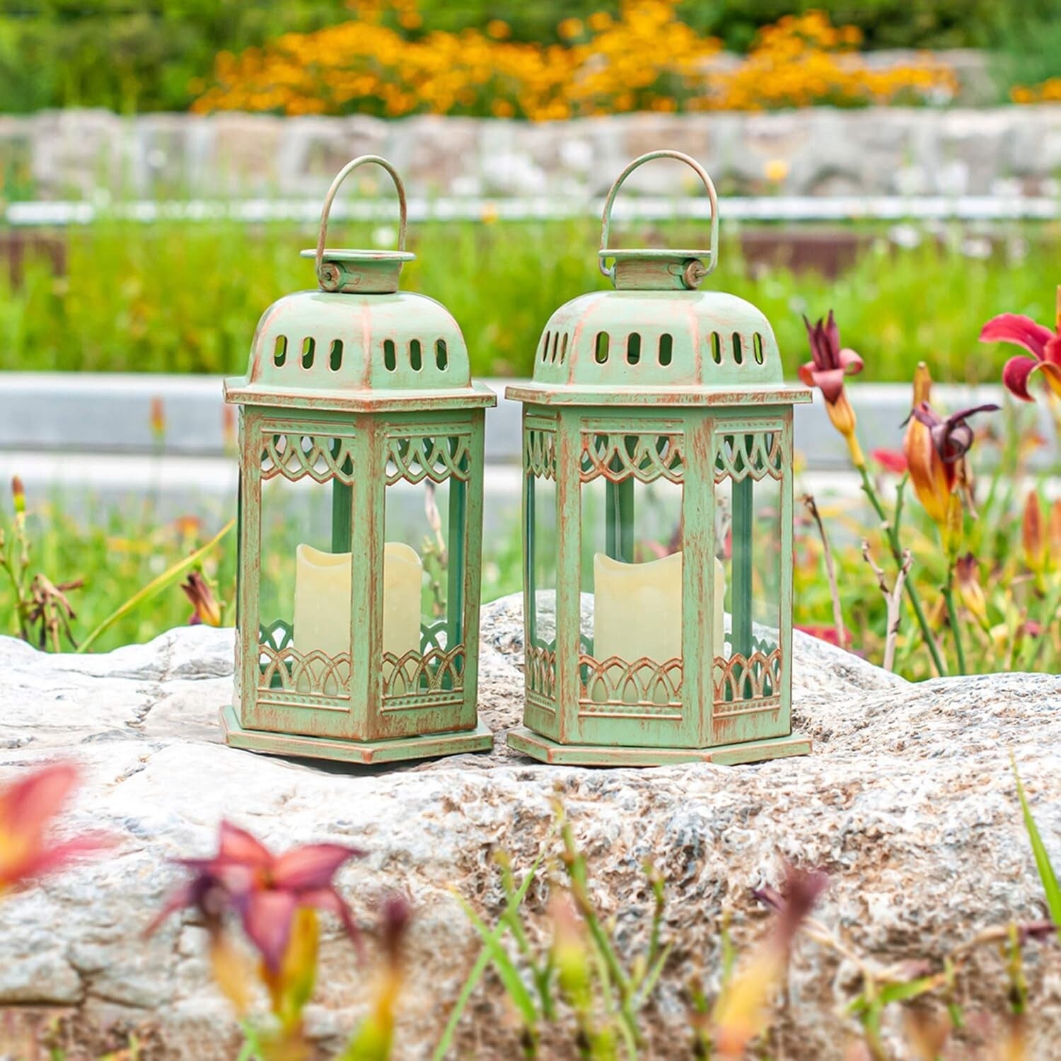 Elegant Antique Solar Lanterns 2-Pack with Flickering Candle LED - Waterproof