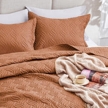 Load image into Gallery viewer, Luxurious King Size Wave Pattern Quilt Set - Lightweight Microfiber 3-Piece