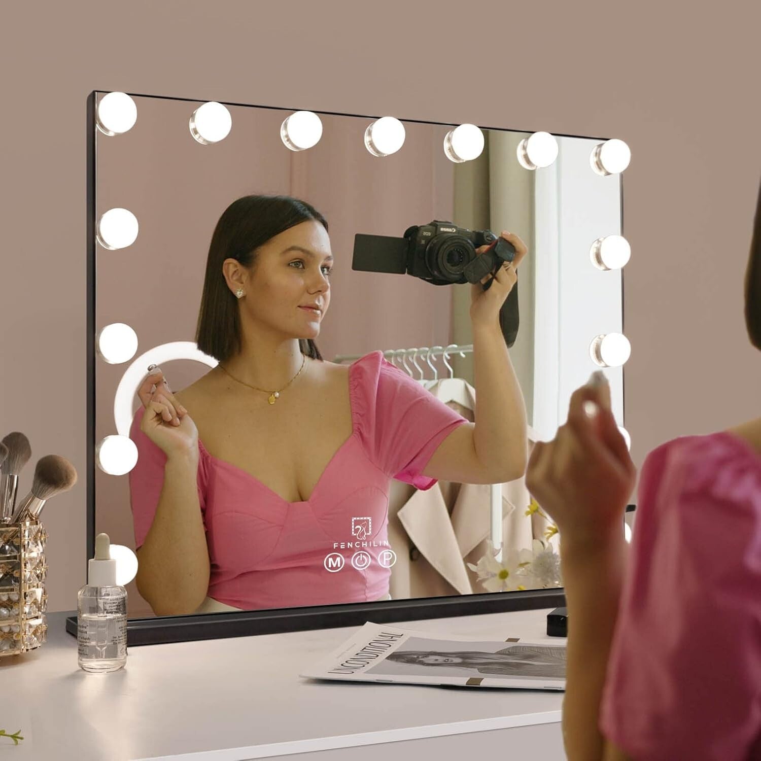Elegant Vanity Mirror with Adjustable Brightness & 10X Magnification - Black