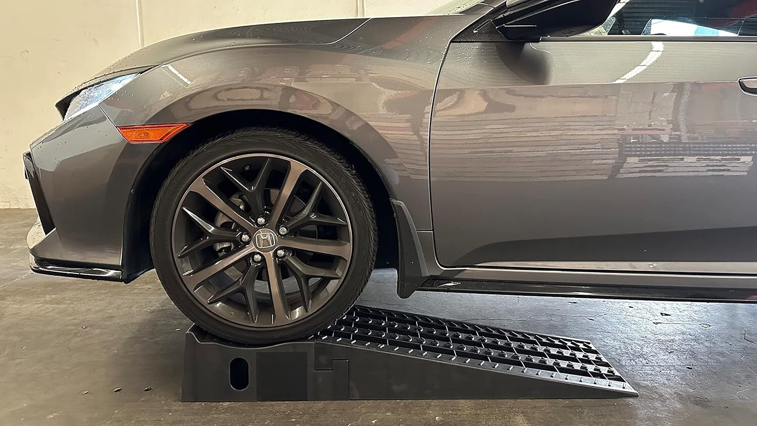 Portable Car Ramps with 6,500 lbs Capacity - Extendable Design for Accessibility