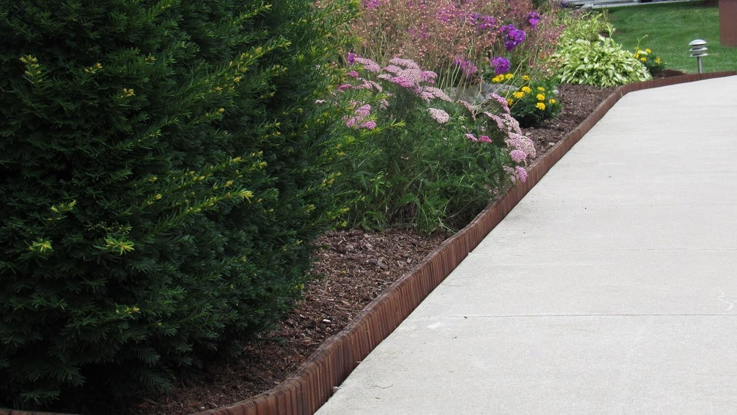 Eco-Green 8-Pack Landscape Border Edging with Pre-Attached Stakes for Easy Setup