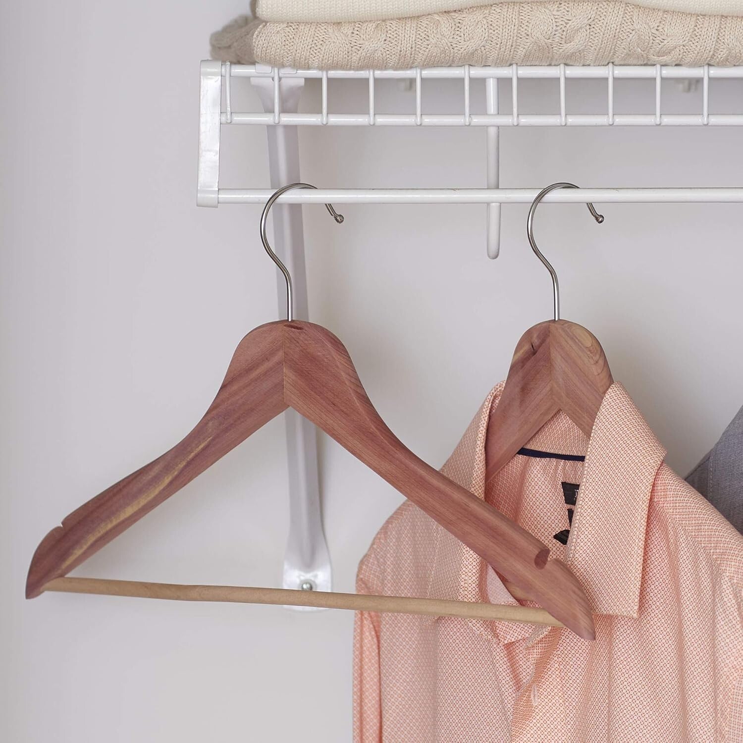 Maximize Closet Space with 16 Durable Cedar Wood Hangers – Eco-Friendly Luxury