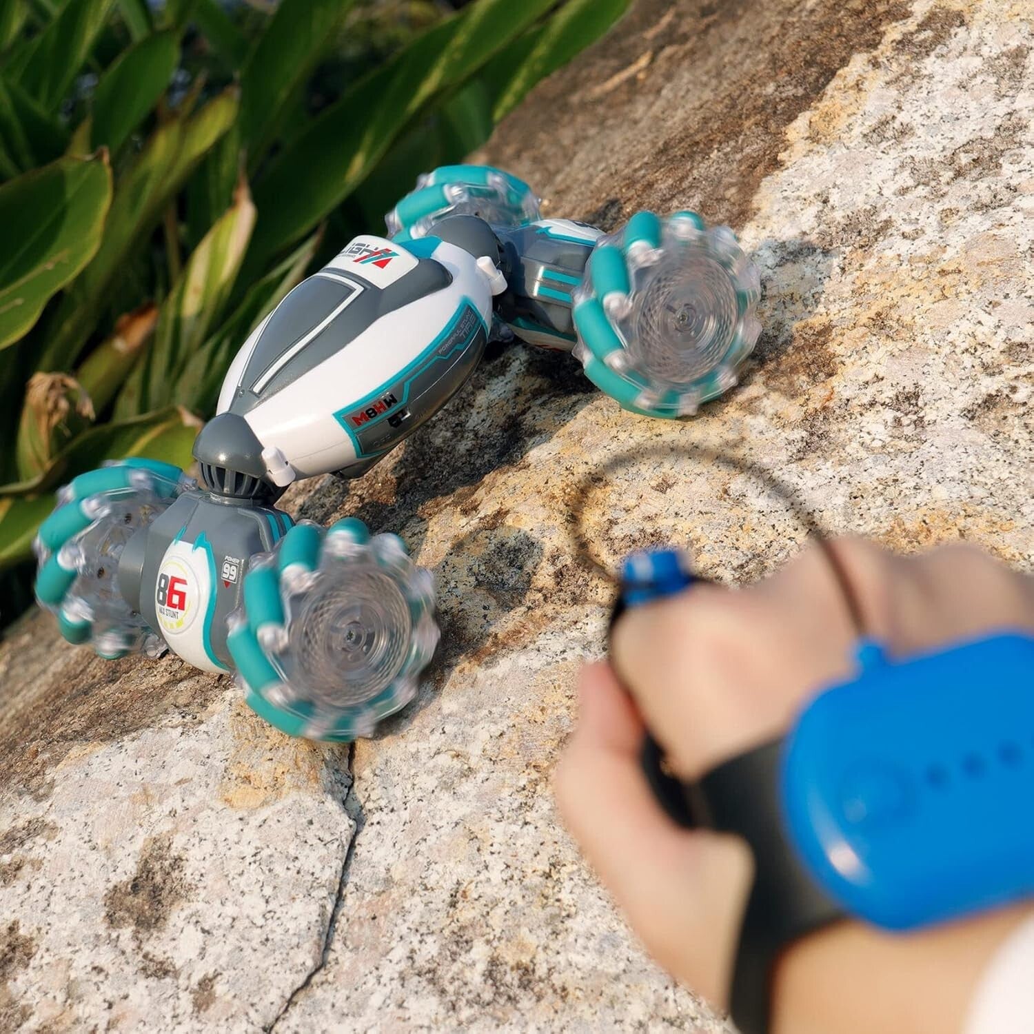 360-Degree Rotating RC Stunt Car - Perfect Gift for Boys & Girls Aged 6-12