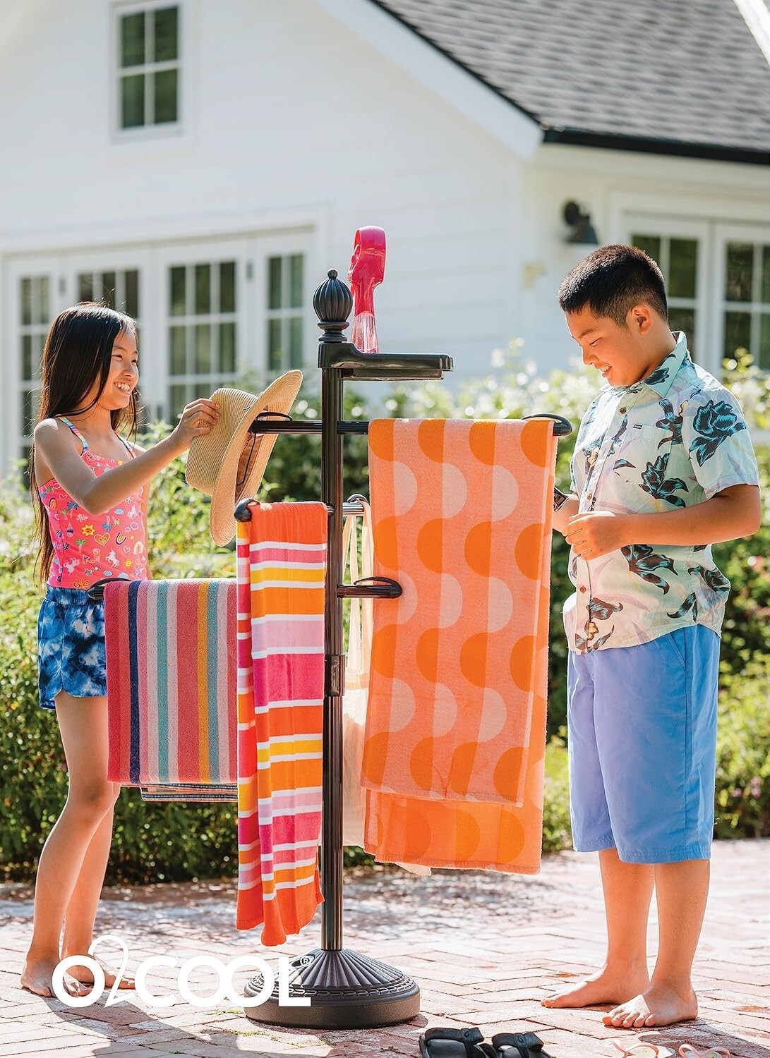 Elegant Bronze Adjustable Towel Holder with Weighted Base for Poolside Comfort