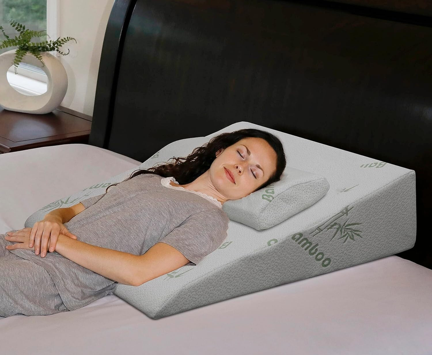 Extra-Large Cooling Wedge Pillow with Bamboo Cover, Ideal for Rest and Recovery
