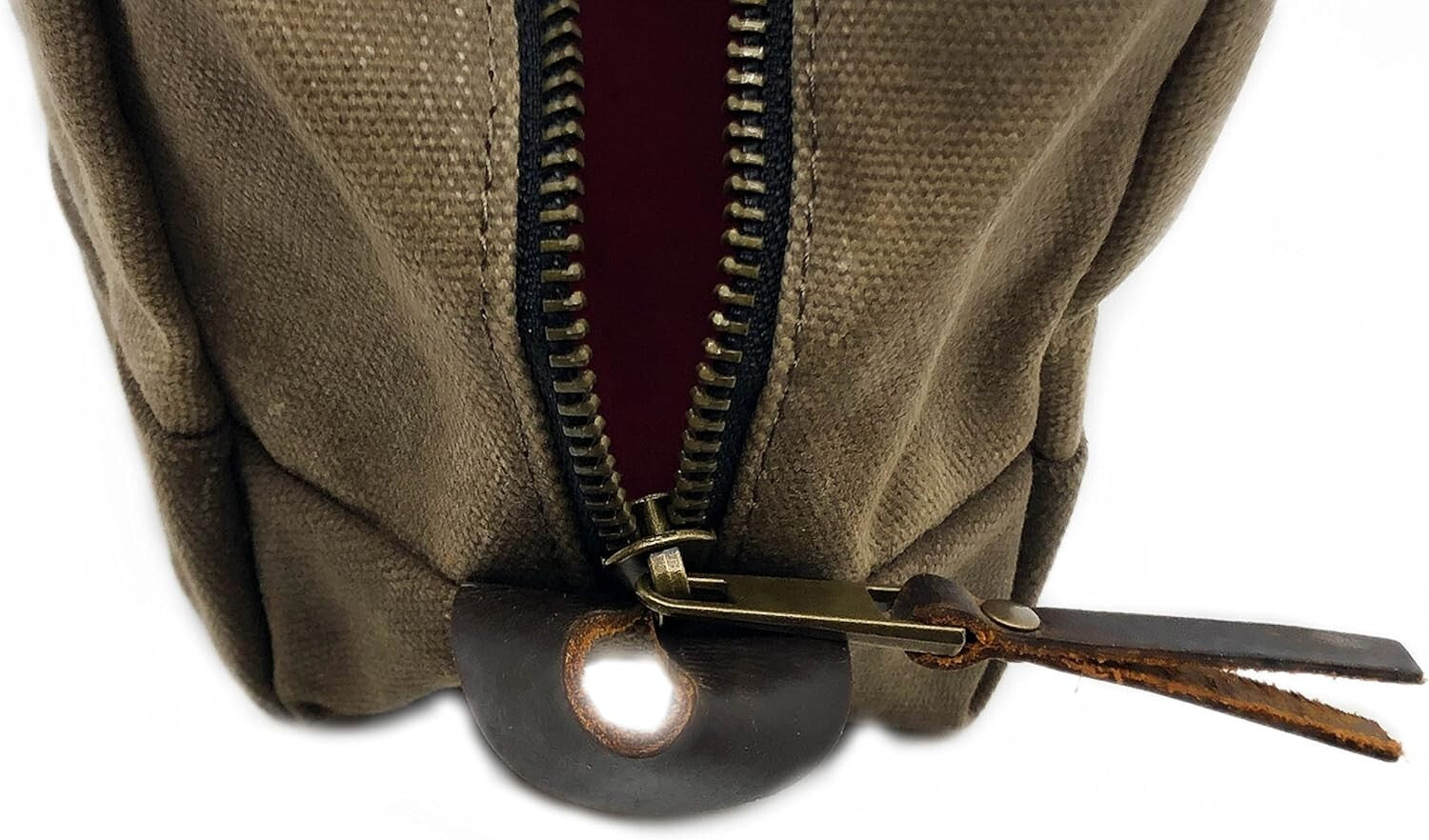 Versatile Unisex Waxed Canvas Dopp Kit with Leather Handle for All Essentials