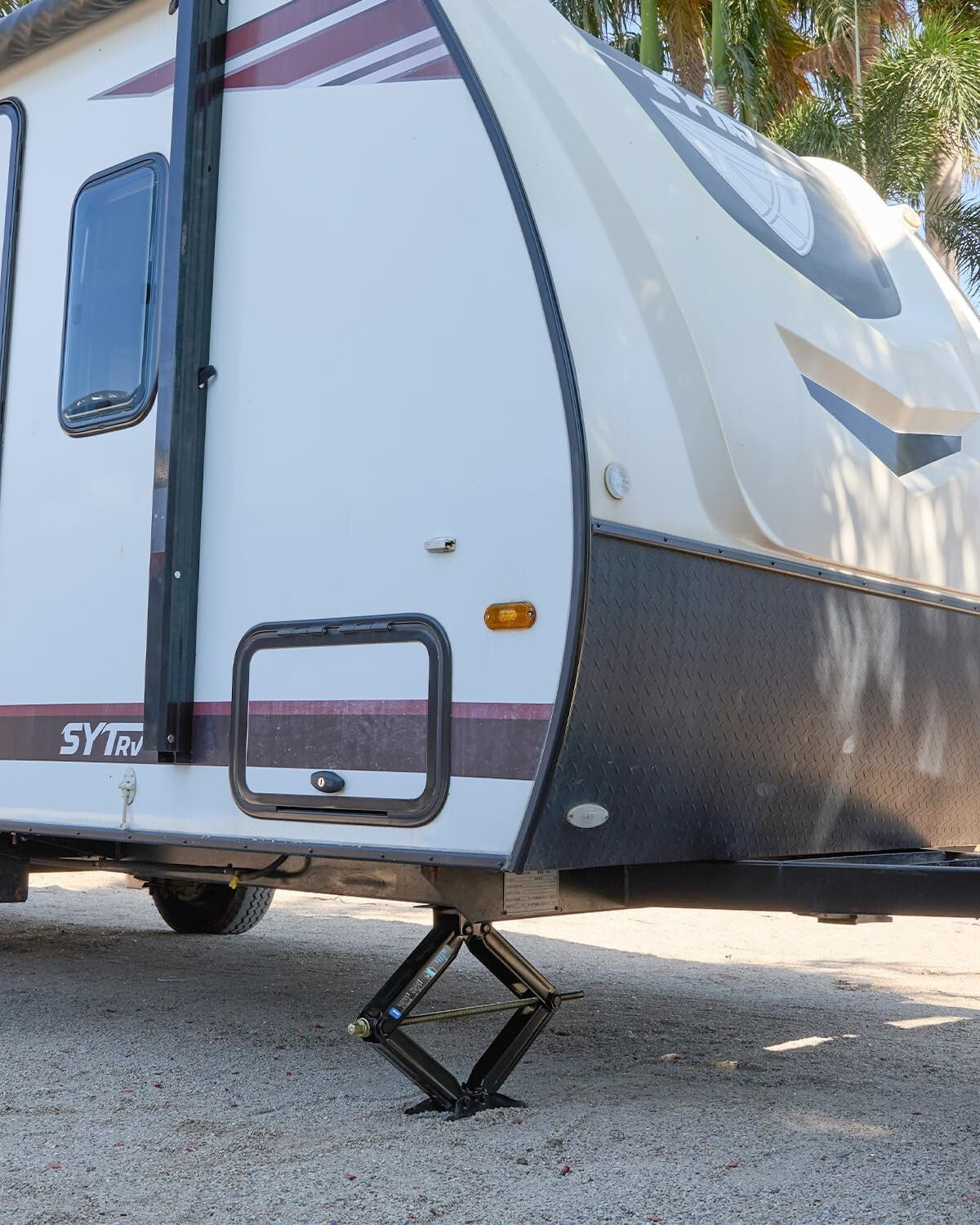 Durable 7500lbs RV Stabilizer Scissor Jacks - For Camping Trailers & Motorhomes