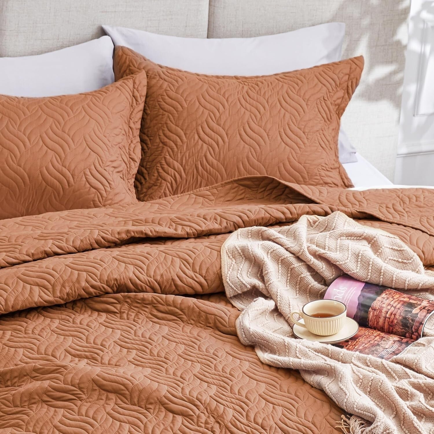 Durable Wave Pattern King Quilt and Pillow Shams - Perfect for Year-Round Use