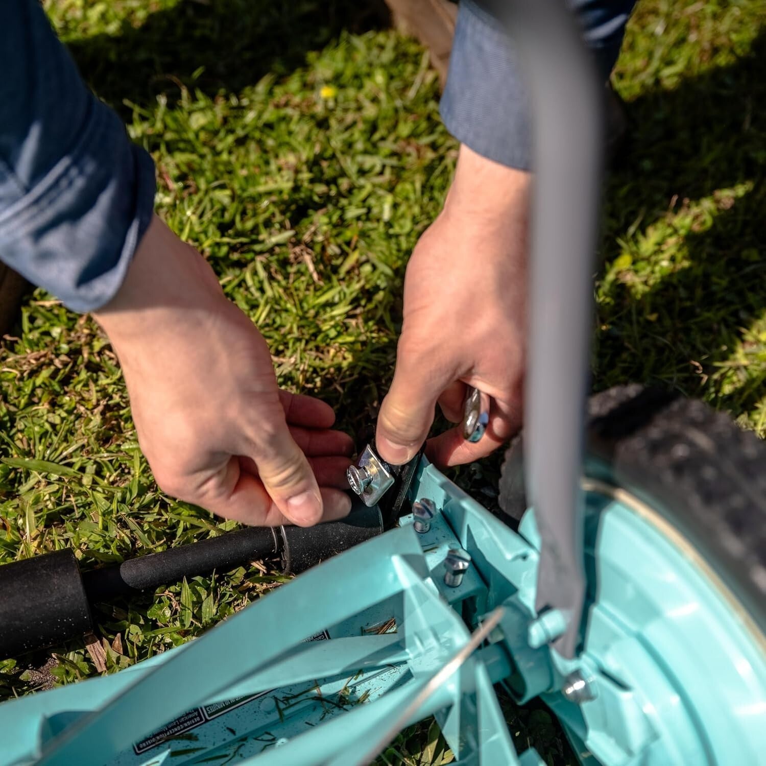 Lightweight 5-Blade 14-Inch Push Reel Lawn Mower with Adjustable Height - Mint