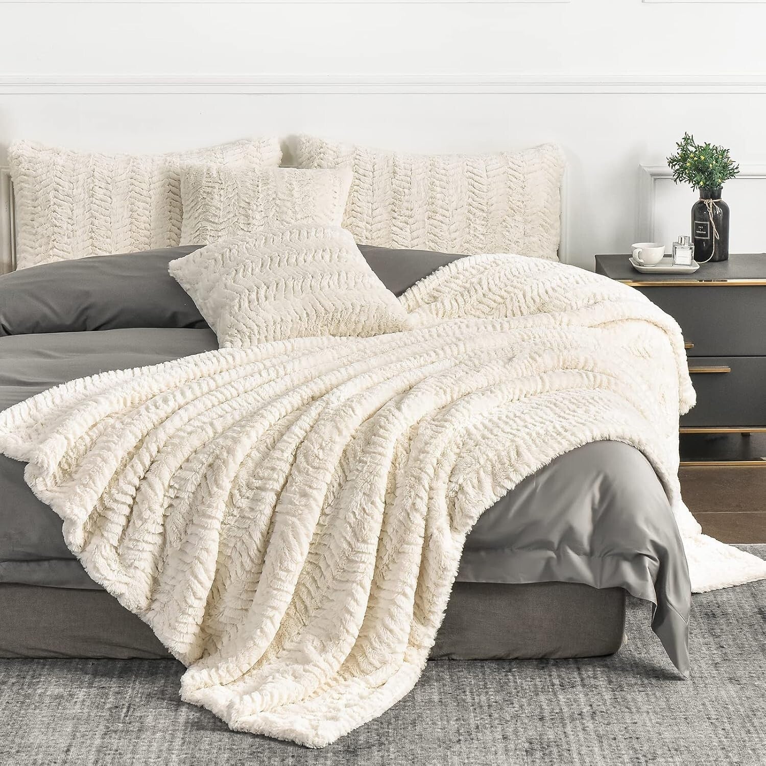 All-Season Twin XL Faux Fur Blanket 63" x 90" - Stylish Bohemian Comfort