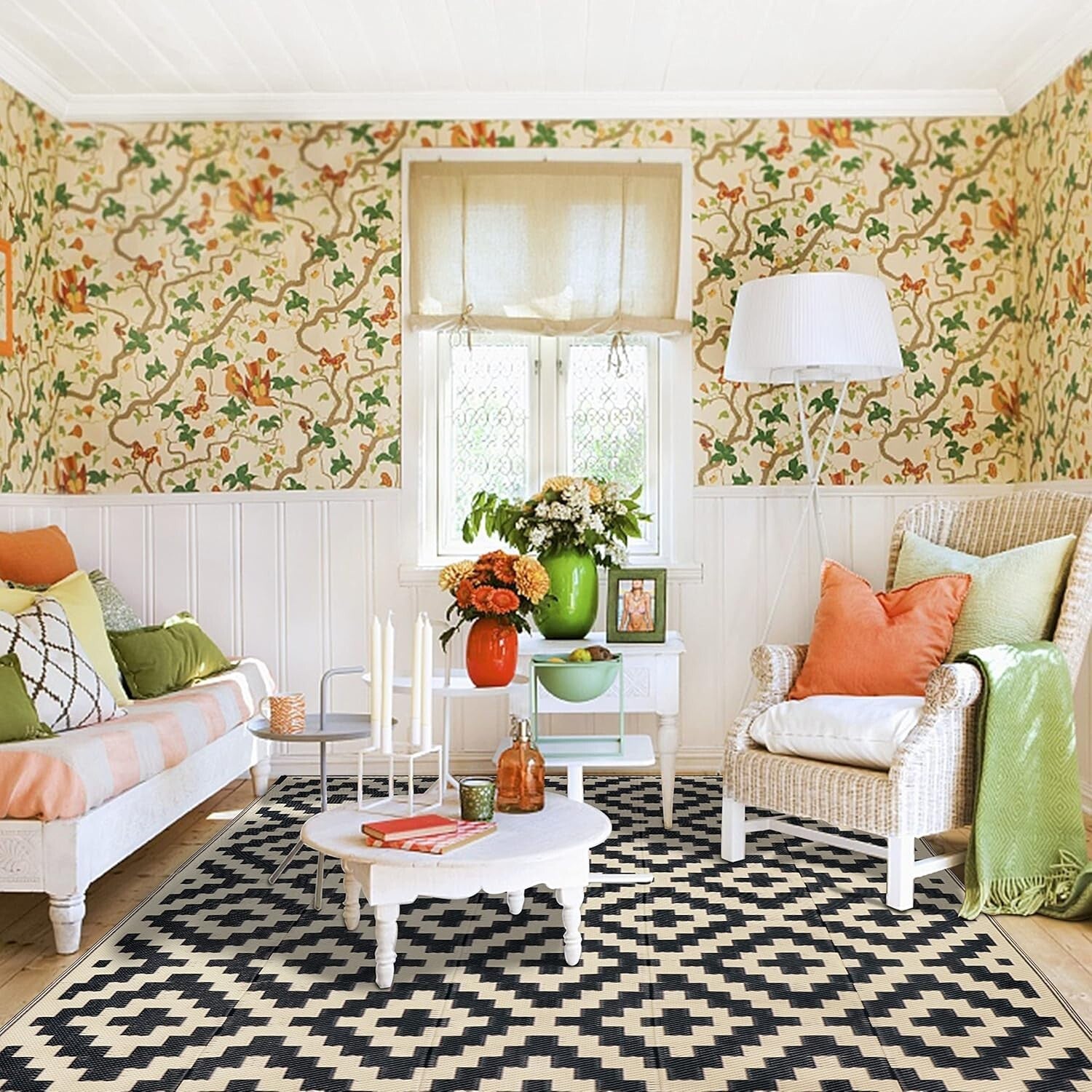 Elegant 6' x 9' Plastic Straw Rug - Reversible for Backyard and Outdoor Spaces