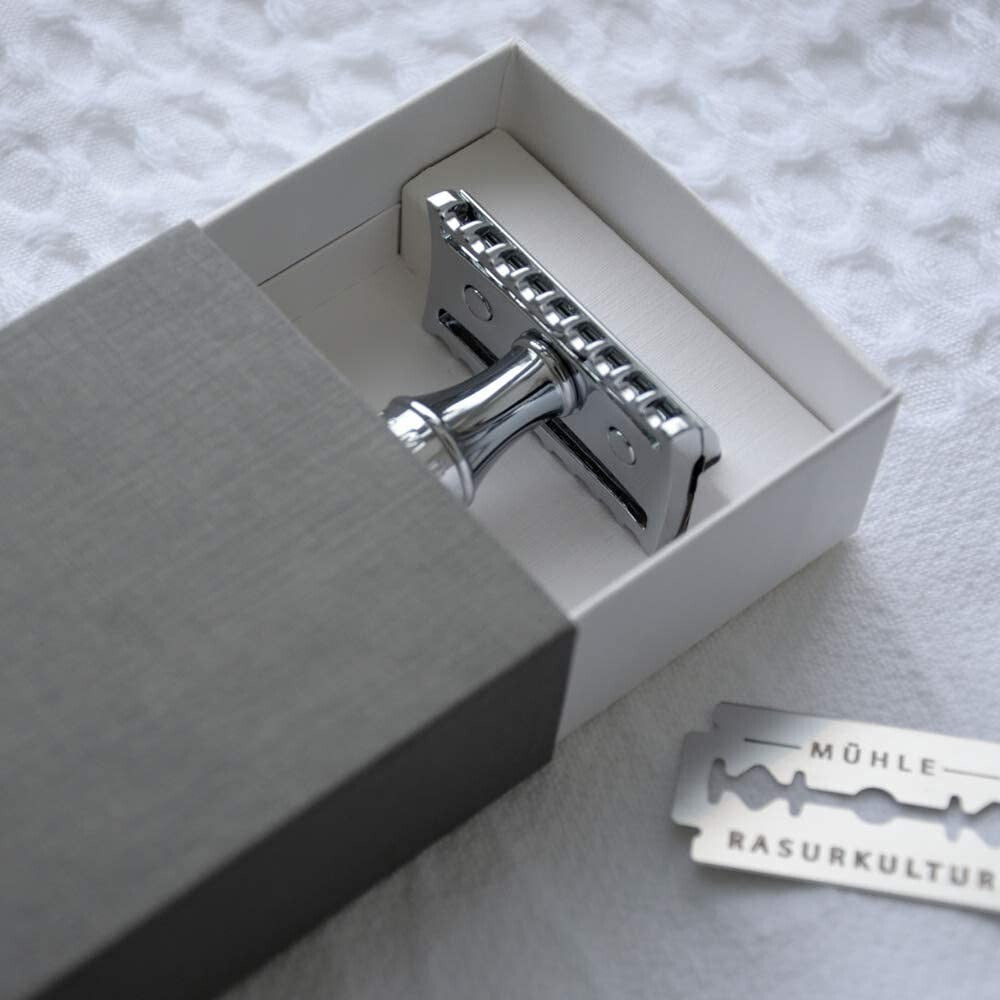 Barbershop Quality Double Edge Razor with Classic Open Comb for Everyday Use