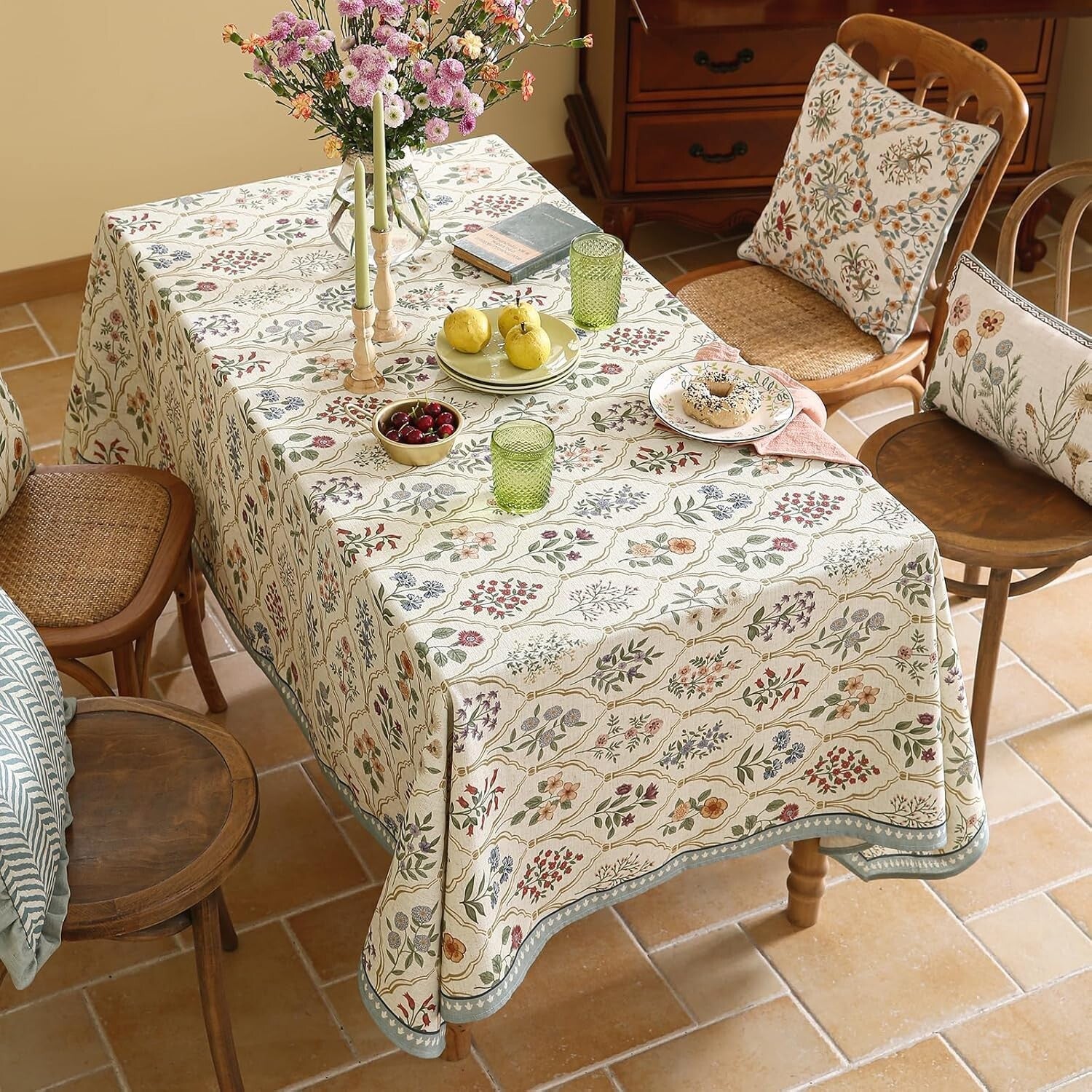 Stylish Floral Table Cover for Rectangular Dining - Ideal for Parties & Banquets