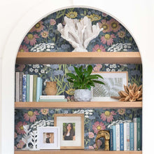 Load image into Gallery viewer, Removable Floral Wall Decor - Daisy Pattern Peel and Stick Wallpaper 48.4sq.ft