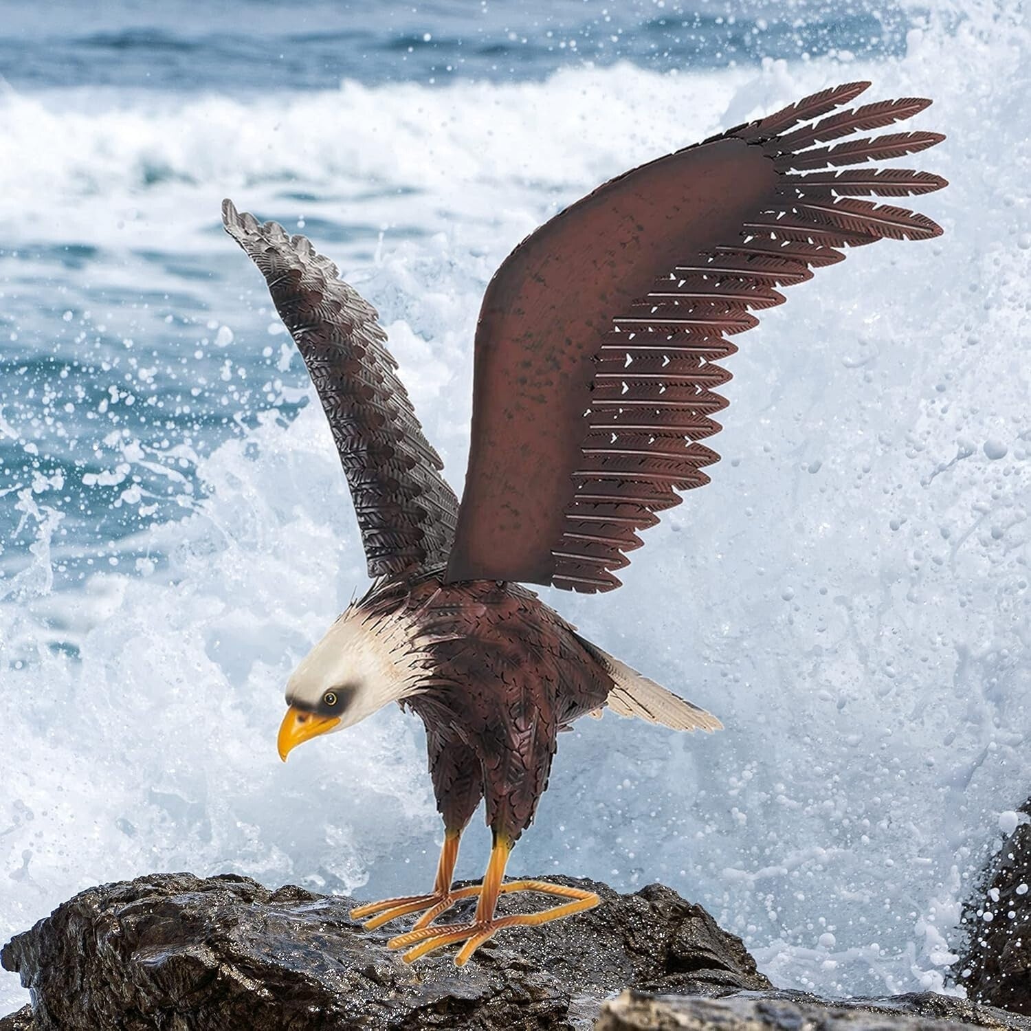 Elegant Freestanding Outdoor Eagle Statue - Stunning Metal Art for Lawn Displays