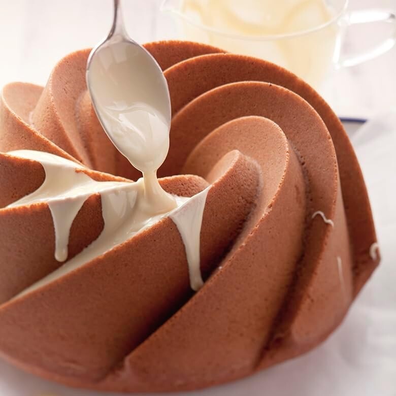 Cast Aluminum Bundt Pan - High-Quality Silver Bakeware for Elegant Cakes