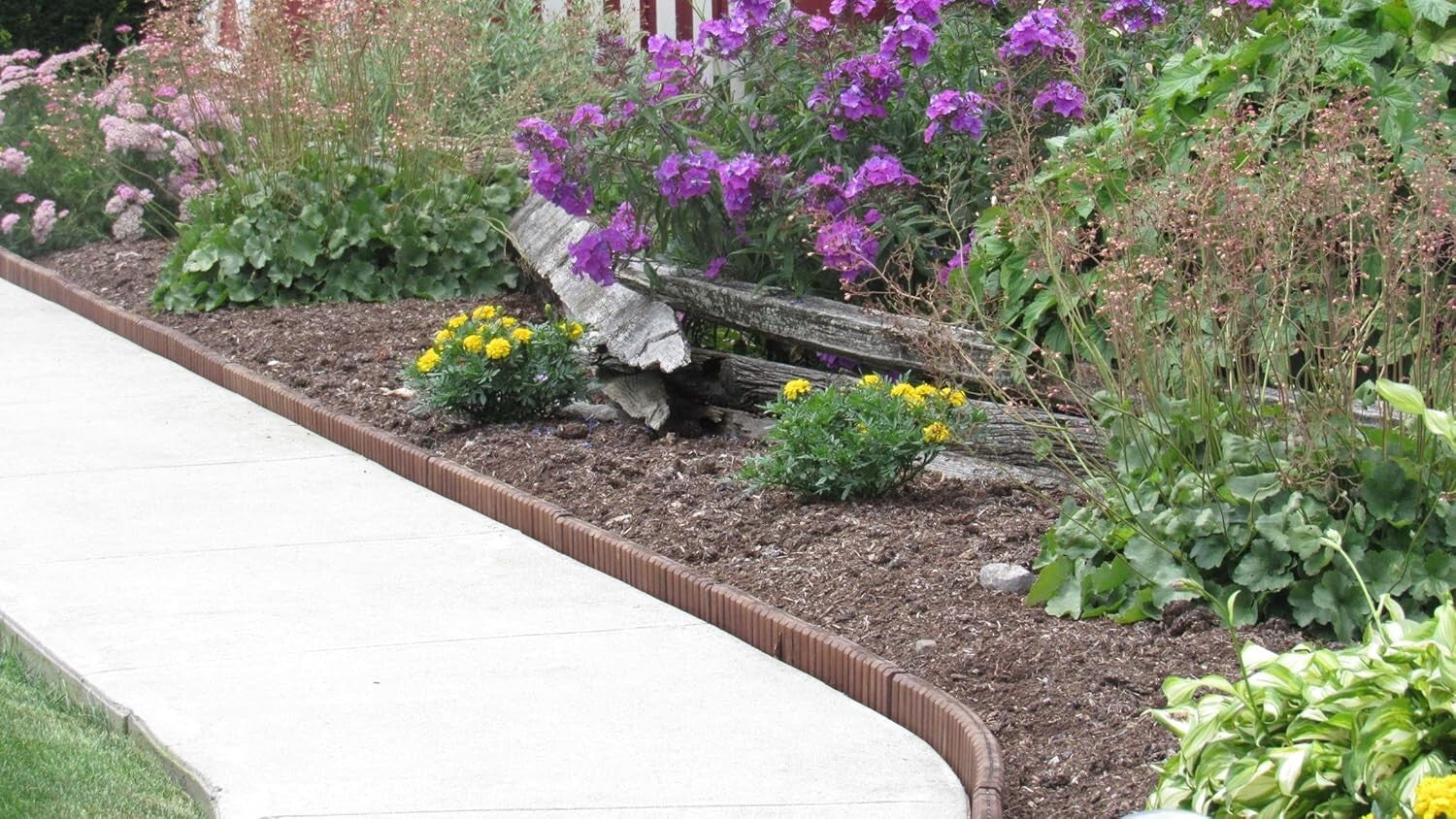 Eco-Green 8-Pack Landscape Border Edging with Pre-Attached Stakes for Easy Setup