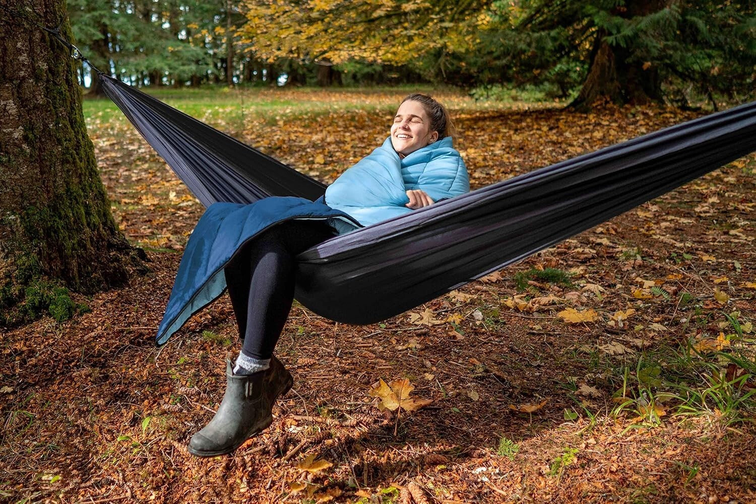 All-Weather Insulated Travel Blanket - Perfect for Tailgating, Picnics & Hiking
