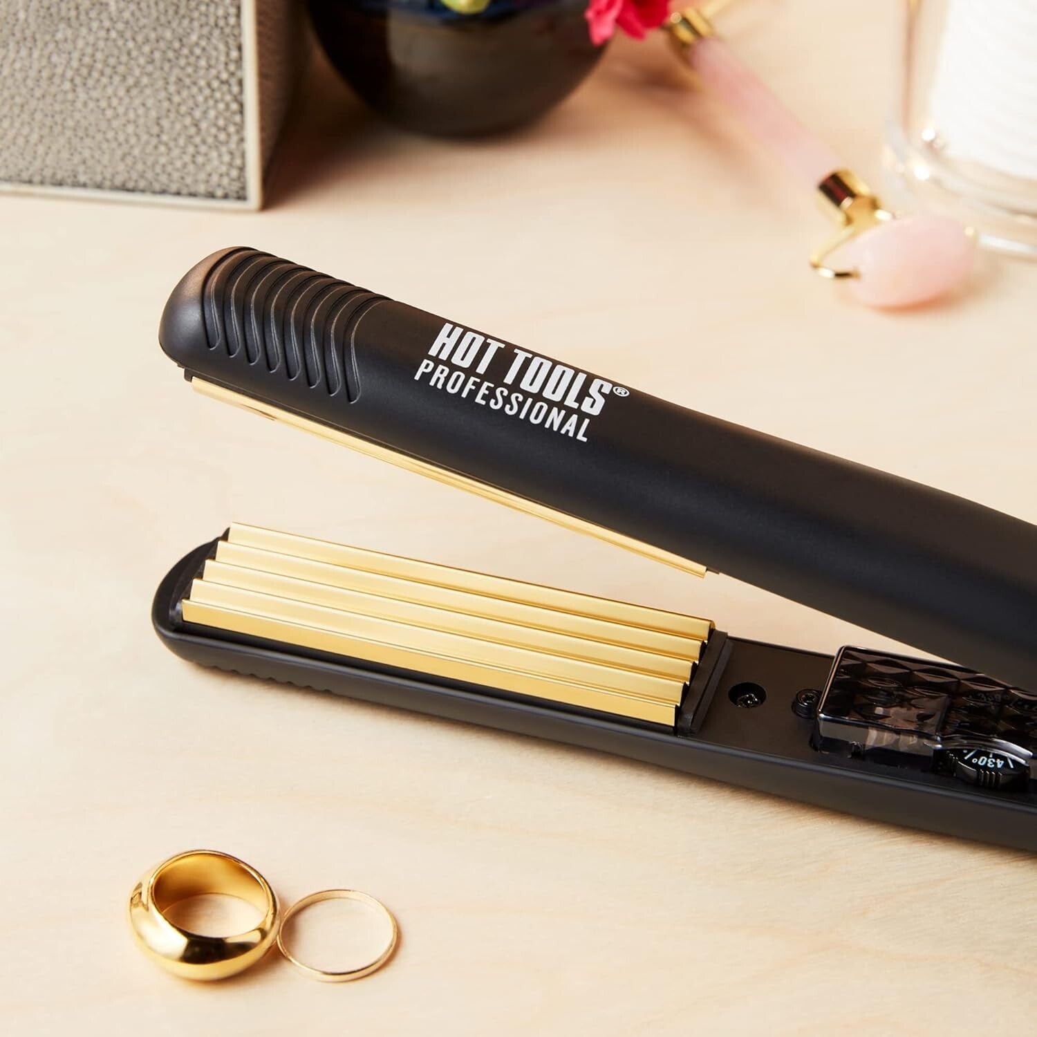 Versatile 24K Gold Crimping Iron with Variable Heat for Stunning Styles
