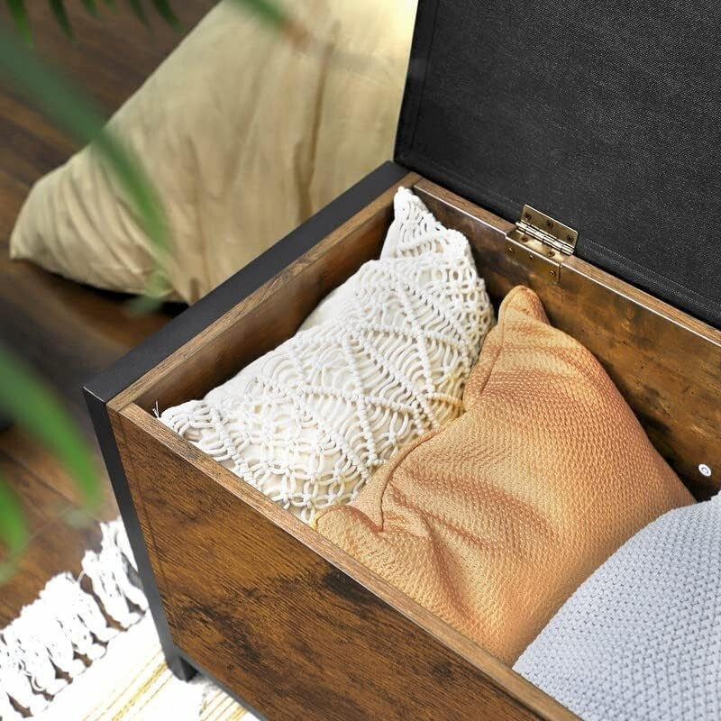 Elegant Entryway Storage Bench: Flip Top Ottoman & Sturdy Seating Solution