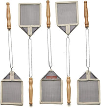 Load image into Gallery viewer, Classic Wire Frame Fly Swatter Set - Nostalgic Wooden Handled Pest Control