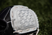 Load image into Gallery viewer, Lightweight 10.5" Sure Catch Baseball Glove for Youth – Right Hand Throw