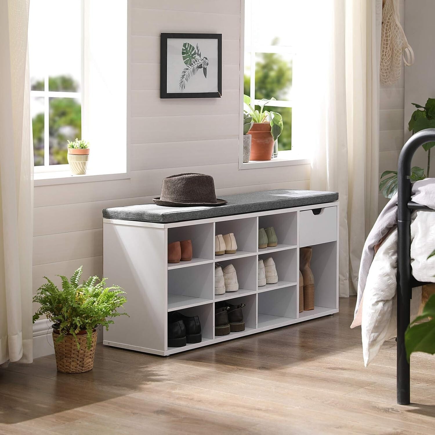 Stylish Storage Bench with Cushion and Open Compartment for Entryway & Bedroom