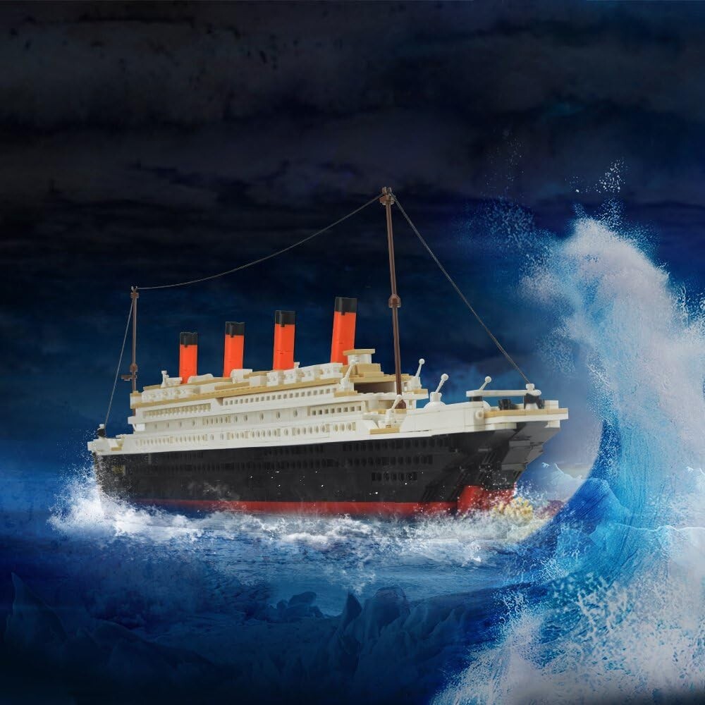 1021-Piece Titanic Block Model Kit with Detailed Instructions - Gift-Ready!